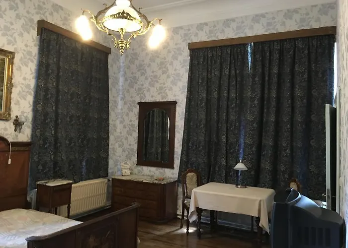 Chateau Bleu מלון 3*